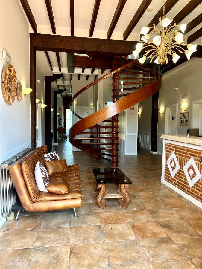 Hotel Villa Maria Revilla De Camargo Екстериор снимка