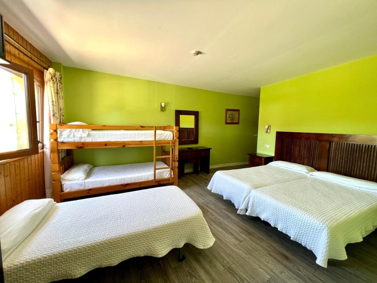 Hotel Villa Maria Revilla De Camargo Екстериор снимка