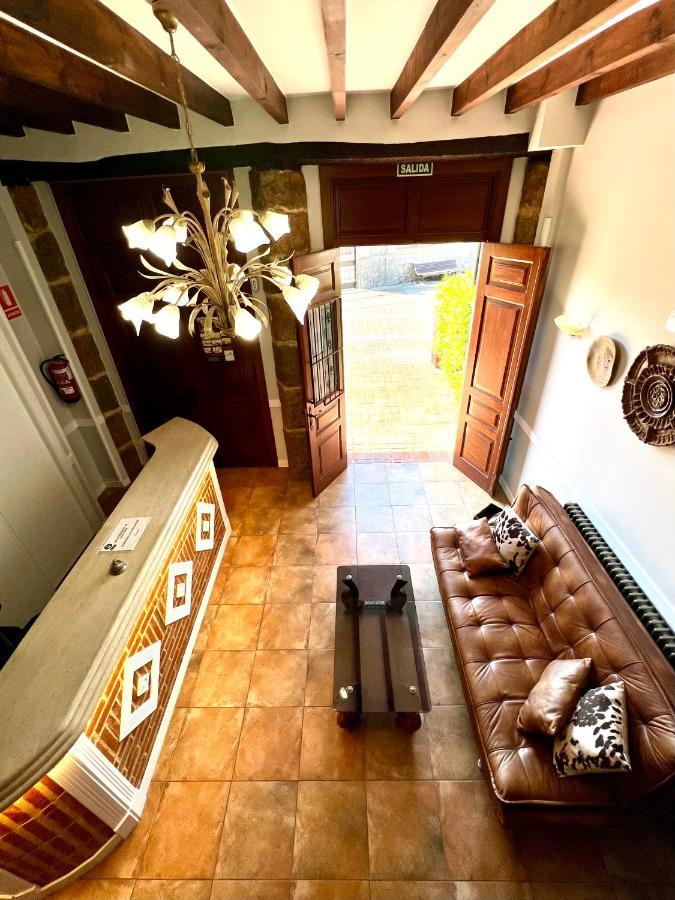Hotel Villa Maria Revilla De Camargo Екстериор снимка