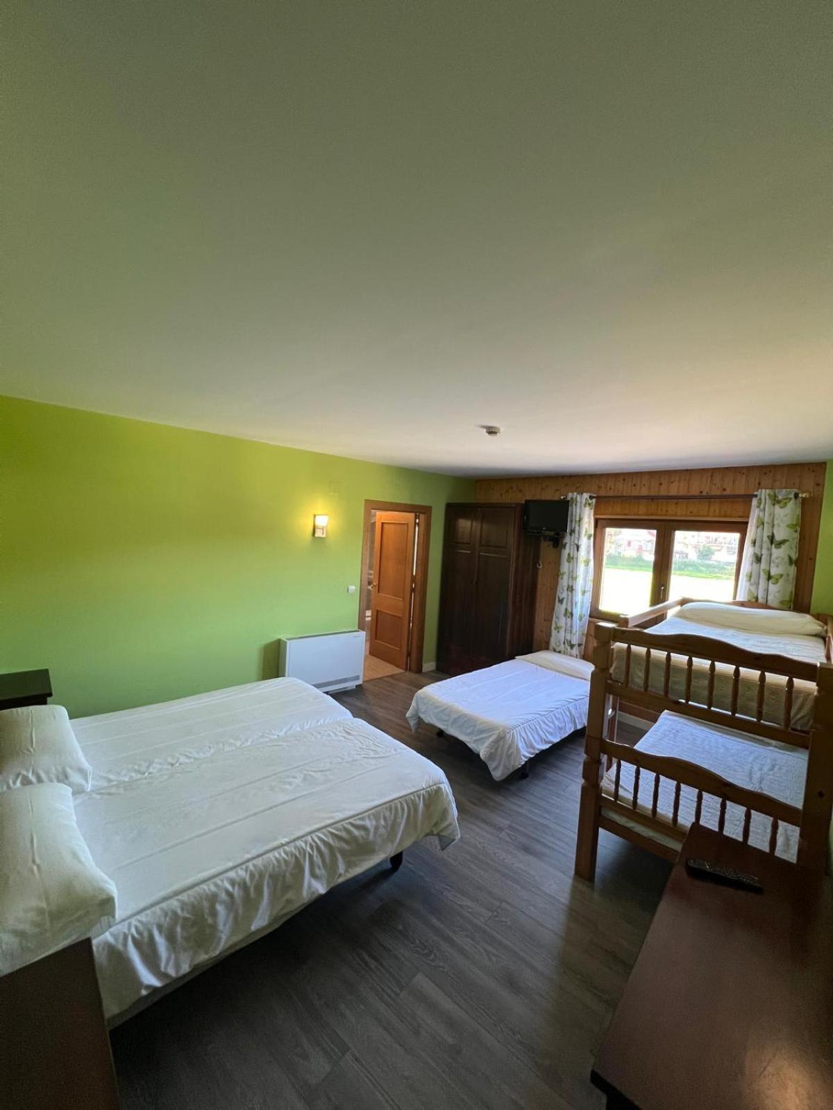 Hotel Villa Maria Revilla De Camargo Екстериор снимка