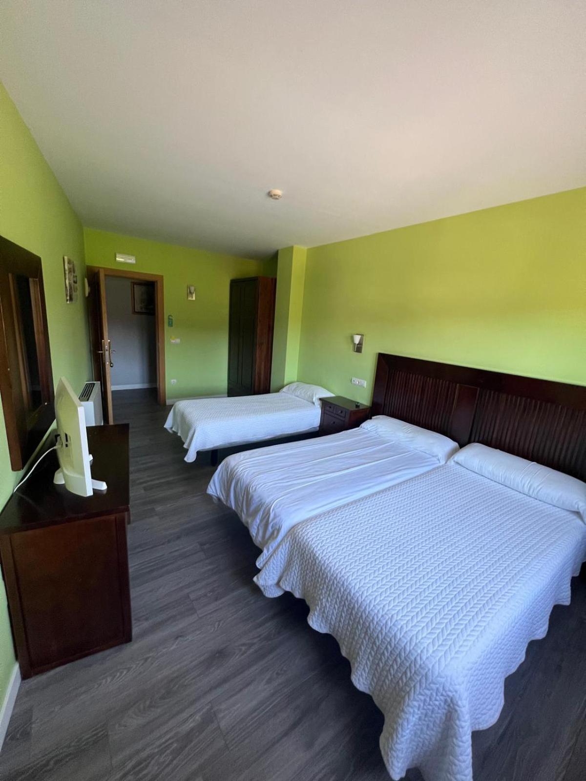 Hotel Villa Maria Revilla De Camargo Екстериор снимка