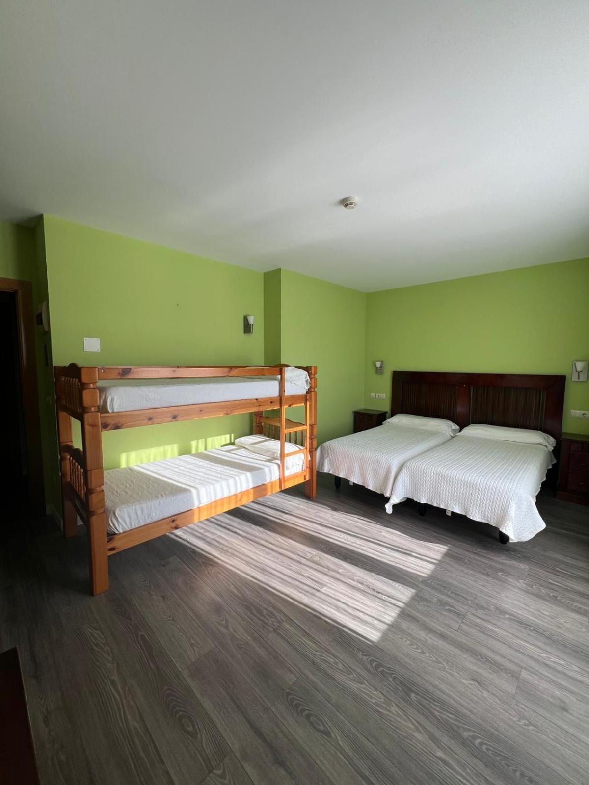 Hotel Villa Maria Revilla De Camargo Екстериор снимка