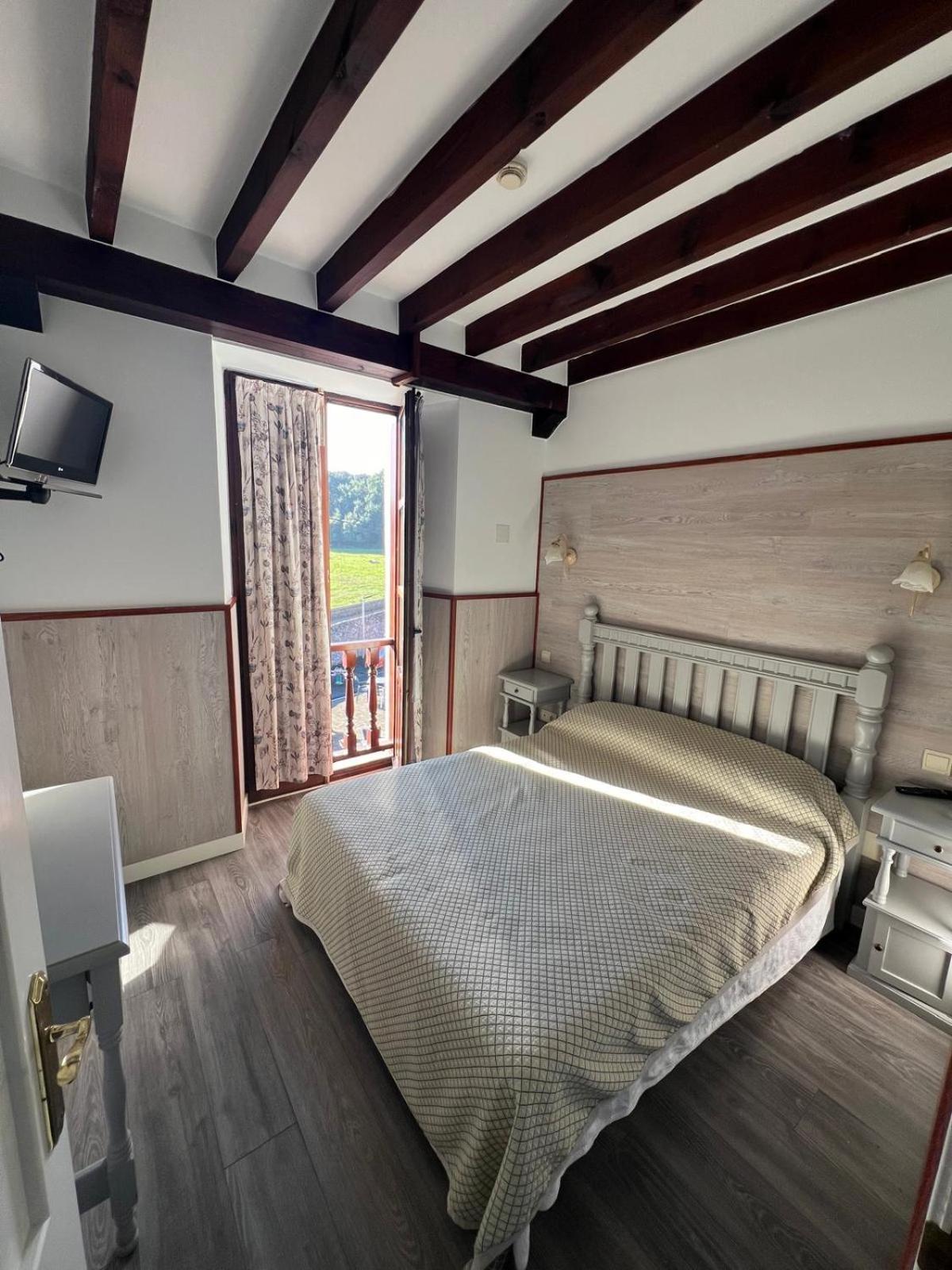 Hotel Villa Maria Revilla De Camargo Екстериор снимка