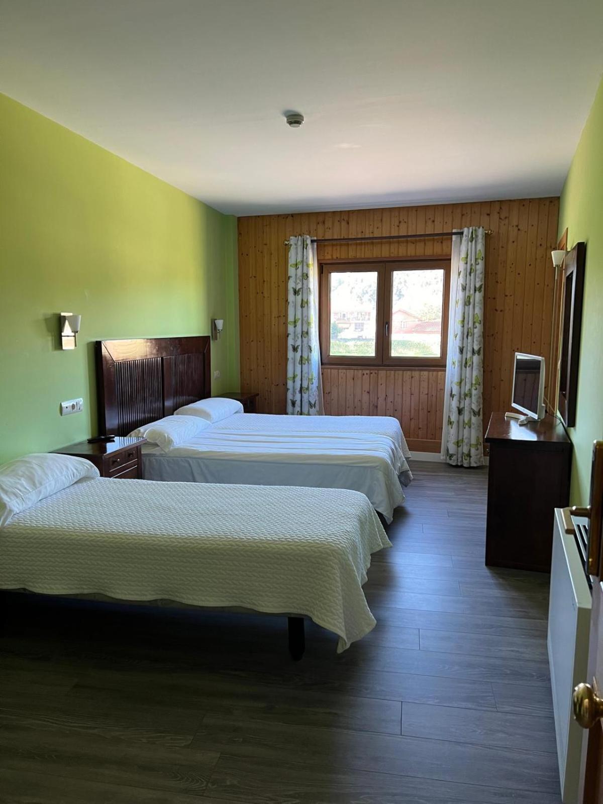 Hotel Villa Maria Revilla De Camargo Екстериор снимка