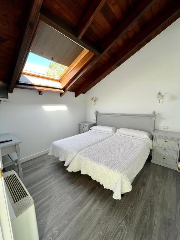 Hotel Villa Maria Revilla De Camargo Екстериор снимка